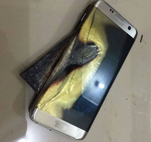 Samsung-Galaxy-S7-edge-catches-on-fire-while-being-recharged.png