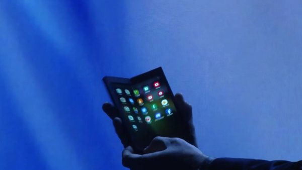 Samsung présentera demain son smartphone pliant [EDIT : voici le Infinity Flex Display] Appareils