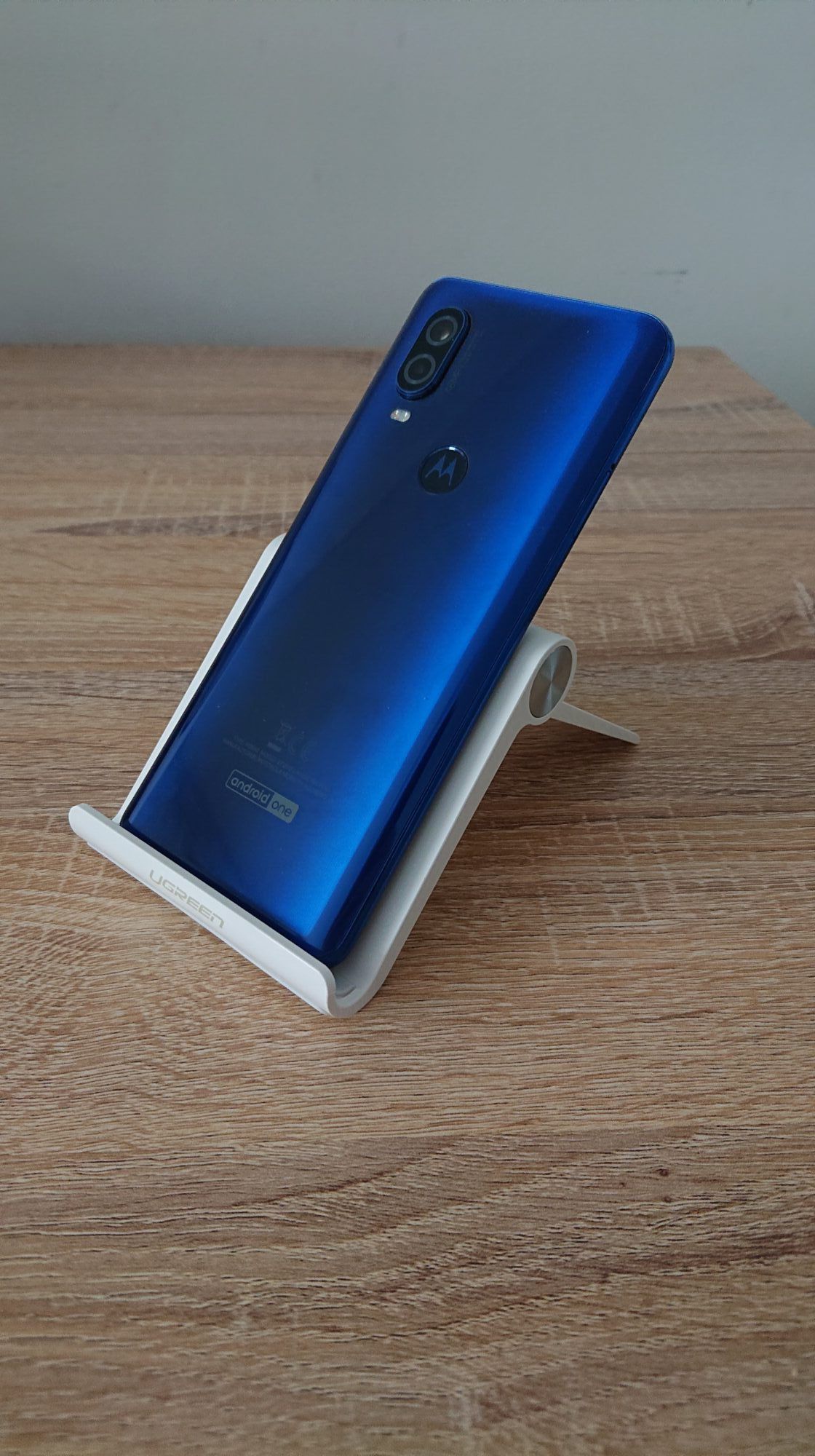 Motorola one vision smartphone test-Un design en verre face arrière