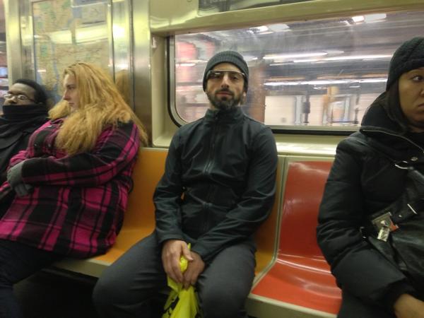sergey brin, Sergey Brin dans le métro avec des Google Glass