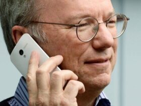 Eric Schmidt a déjà le Moto X blanc Actualité