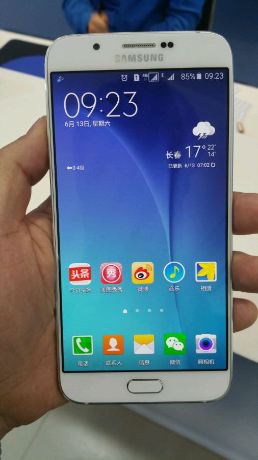 Galaxy A8 : la nouvelle phablette de Samsung se montre Appareils