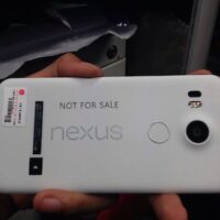 Nexus 5 (2015) : une photo dévoile son design Appareils