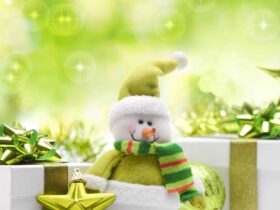 Le fond d’écran du jour spécial Noël : petit bonhomme de neige et ses cadeaux Fonds d'écrans