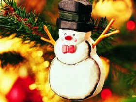 Le fond d’écran du jour spécial Noël : petit bonhomme de neige pour sapin Fonds d'écrans