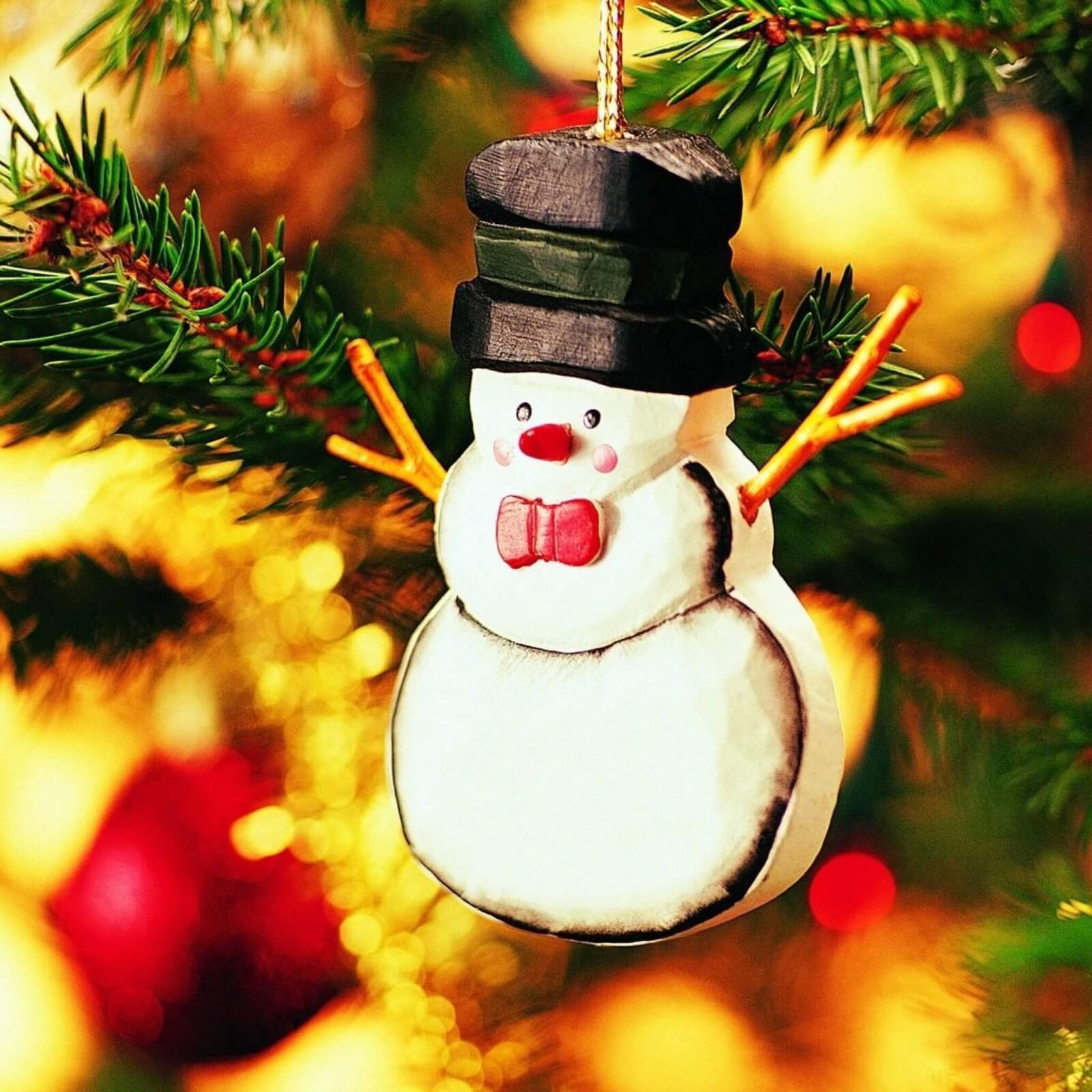Le fond d’écran du jour spécial Noël : petit bonhomme de neige pour sapin Fonds d'écrans
