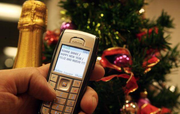SMS, Les SMS en baisse pour souhaiter la nouvelle année, sauf chez Free Mobile