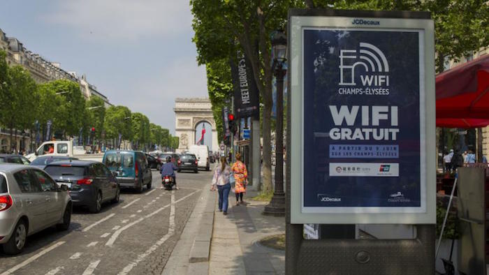 Du Wi-Fi gratuit est maintenant proposé sur les Champs-Élysées à Paris Actualité