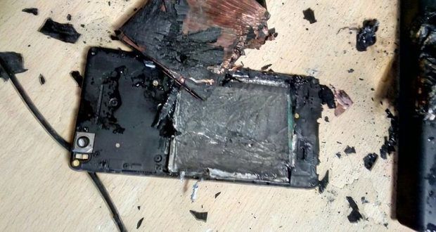 Un Xiaomi Mi4i a explosé soudainement dans un bureau indien Appareils