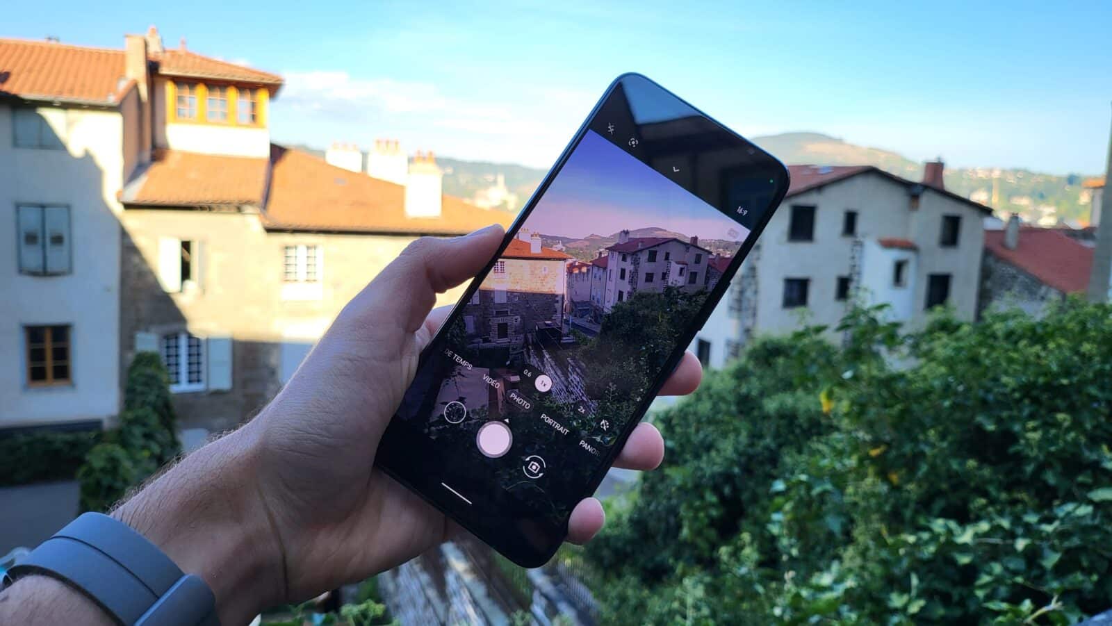 Asus Rog Phone 6 Pro - Ecran allumé