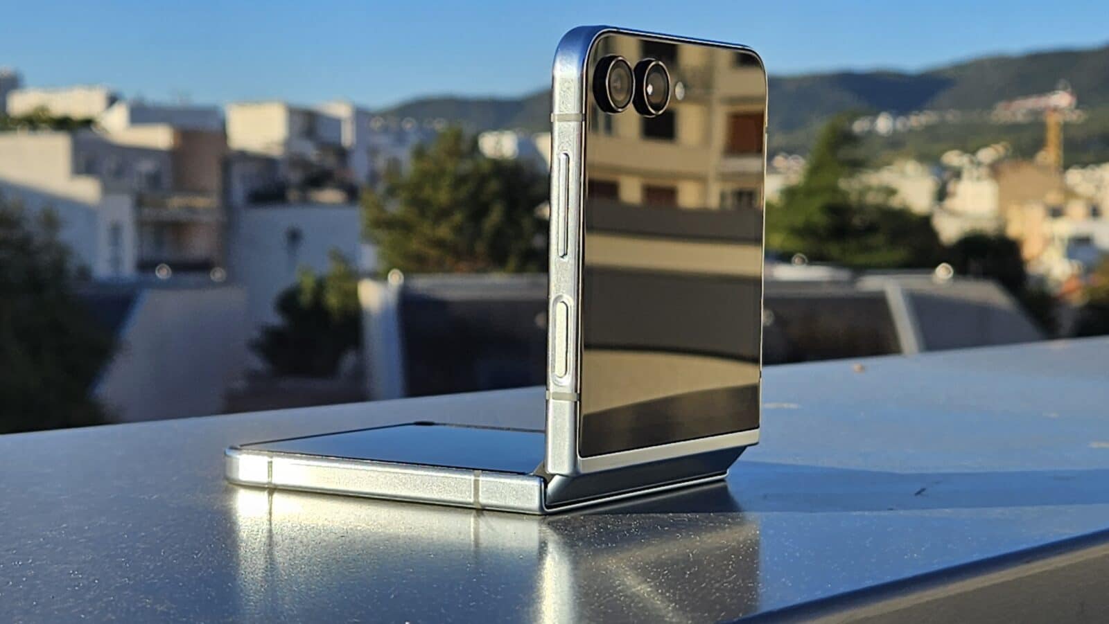 TEST Samsung Galaxy Z Flip 5, grand écran pour grand prix DroidSoft — free download
