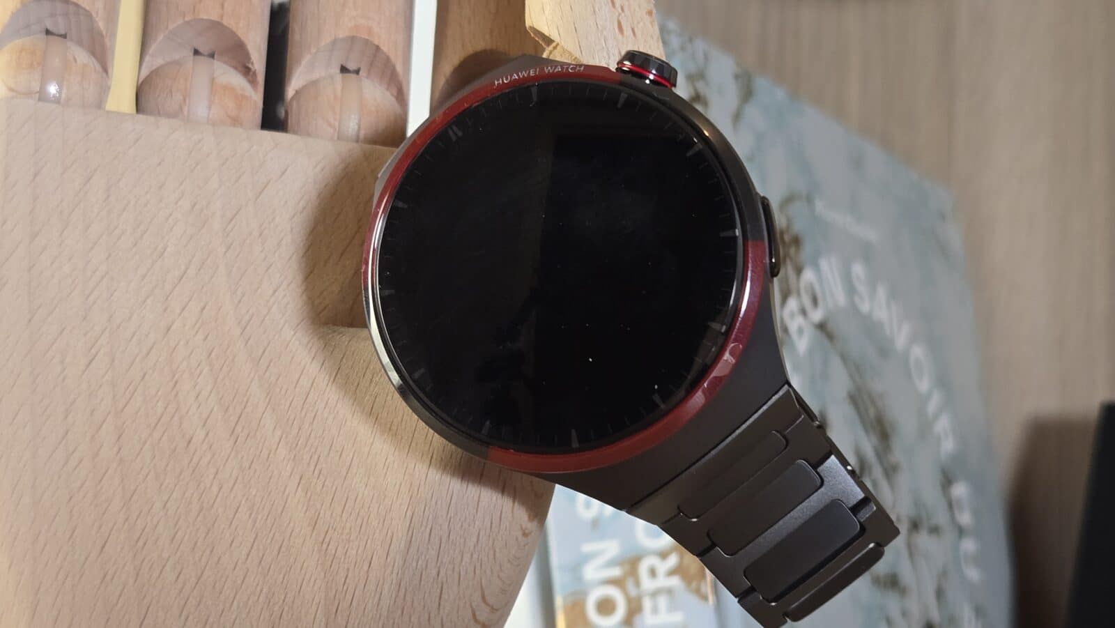 Huawei Watch 4 Pro Space Edition - Ecran éteint