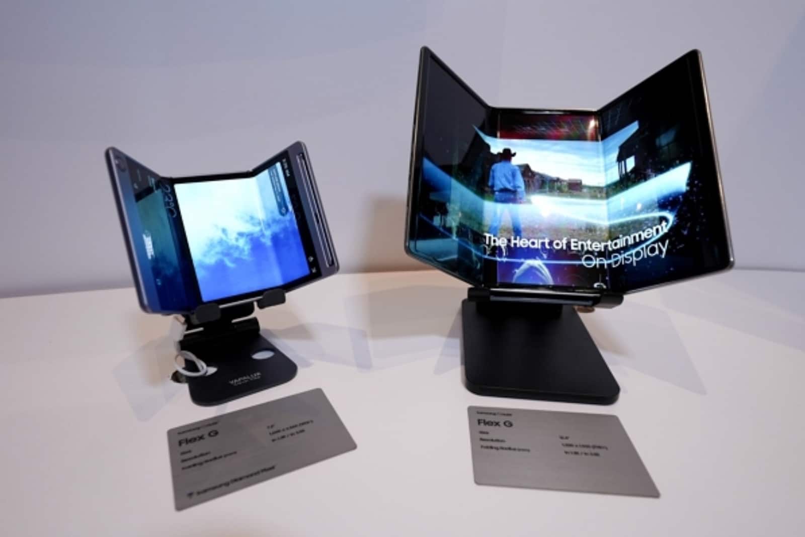 samsung smartphone tri fold