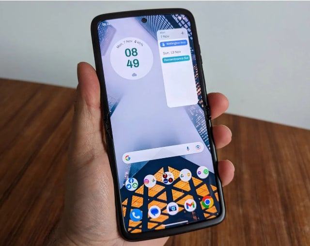 Motorola Razr 2022 comp