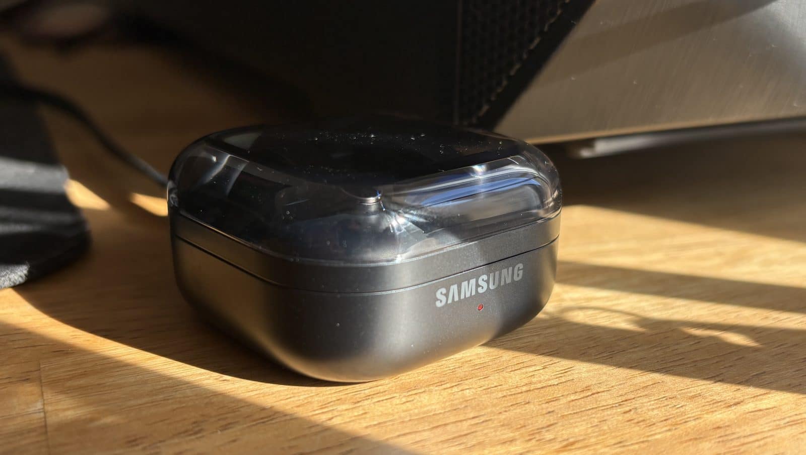 Samsung Buds 4 - Design franchement réussi mais coque perméable aux rayures