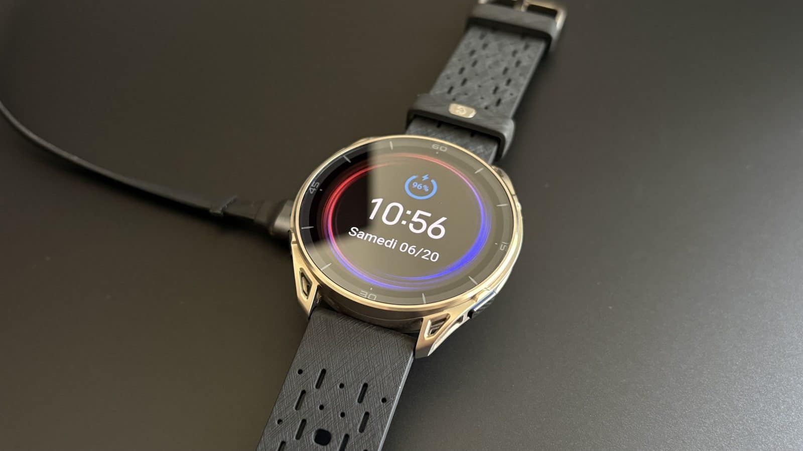 La montre charge