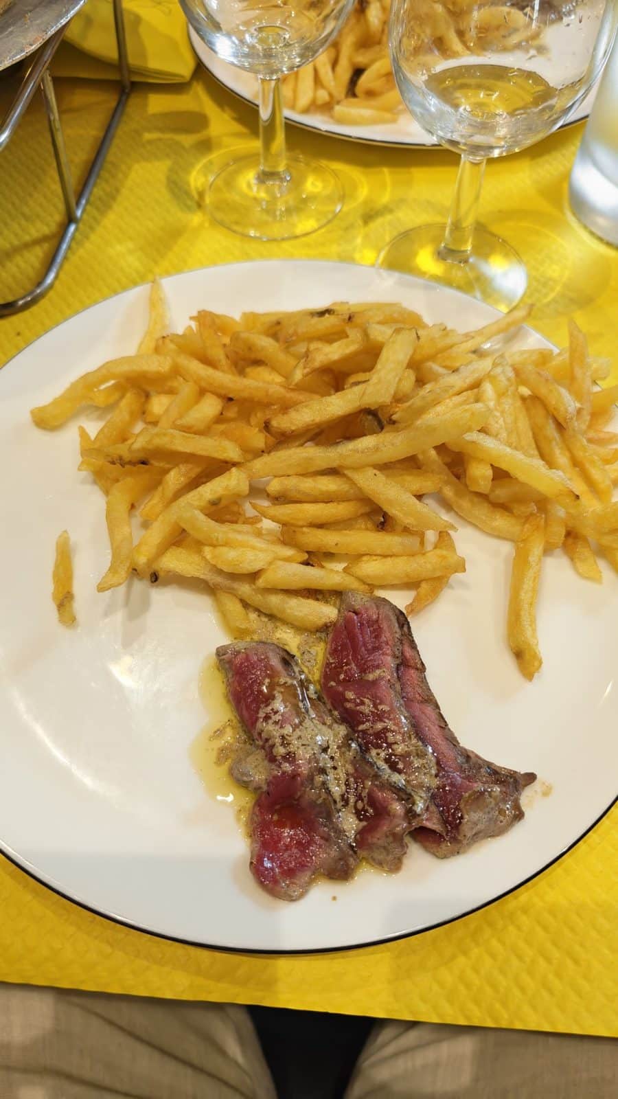 Assiette au restaurant prise avec le Honor Magic V6