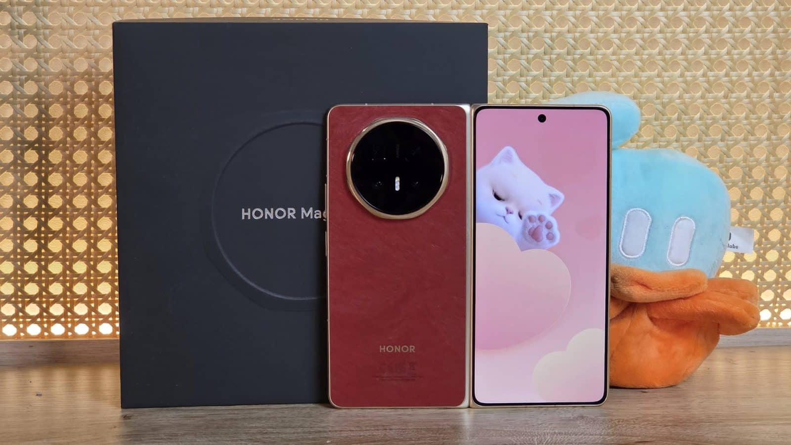 Déballage du Honor Magic V6 posé devant sa boîte