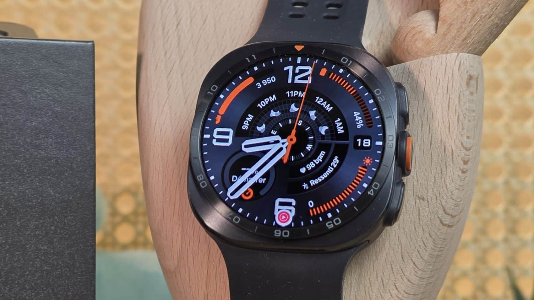 Cadran de la Samsung Galaxy Watch Ultra 2 affichant le niveau de batterie