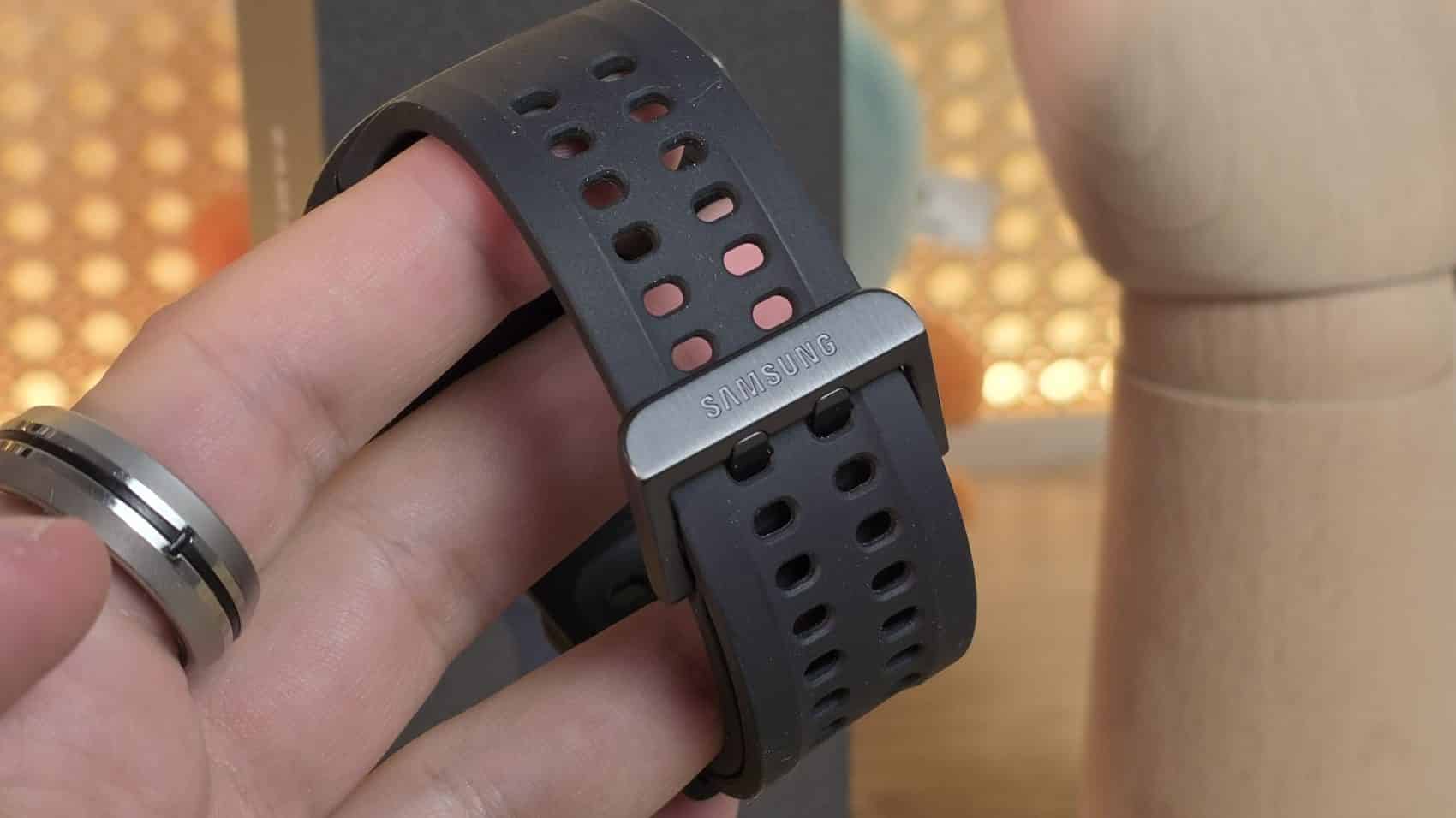 Bracelet sport perfore et boucle Samsung de la Galaxy Watch Ultra 2