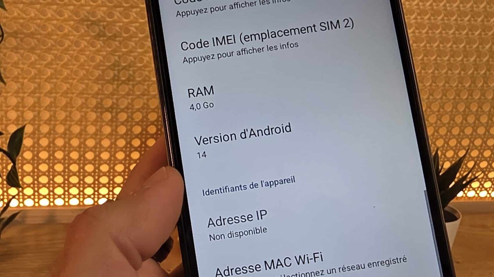 Menu A propos du Neow Safe Plus indiquant 4 Go de RAM et Android 14