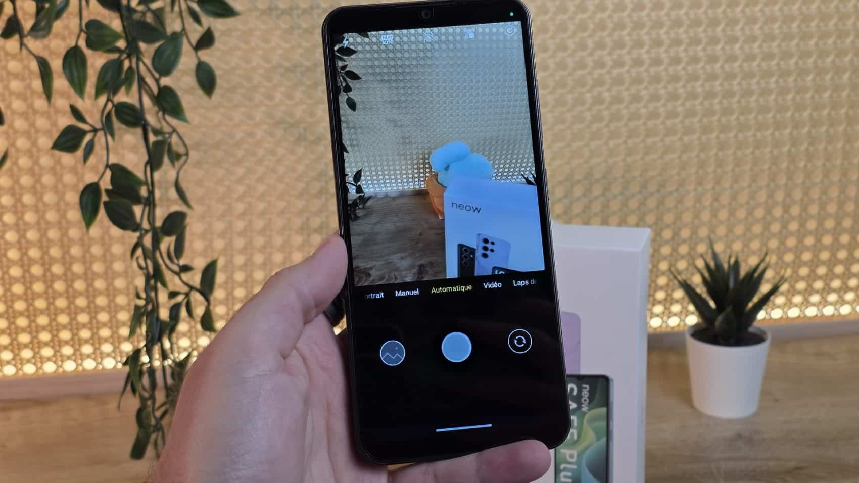 Application appareil photo ouverte sur le Neow Safe Plus