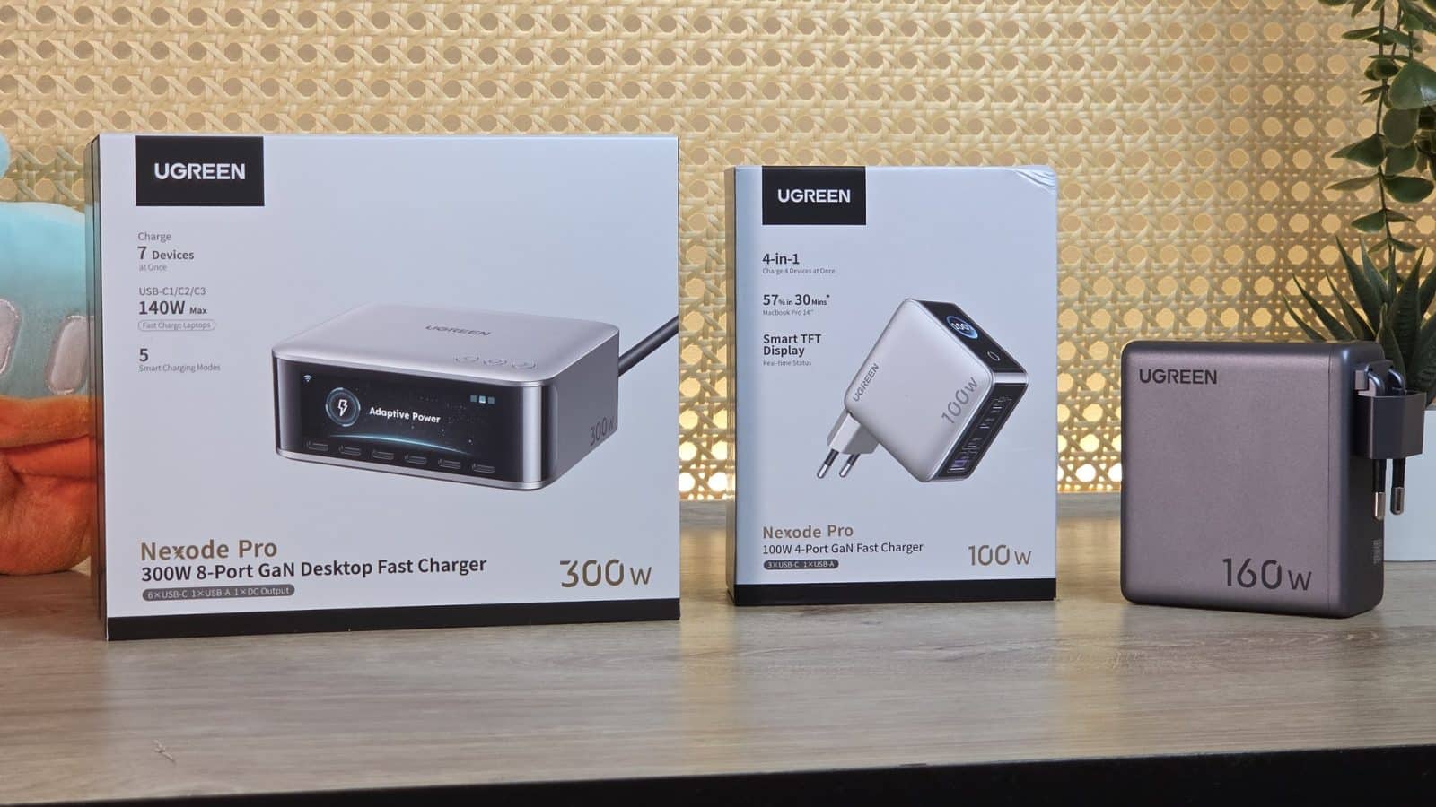La gamme UGREEN Nexode Pro à écran : le chargeur 100W, le 160W et la station 300W