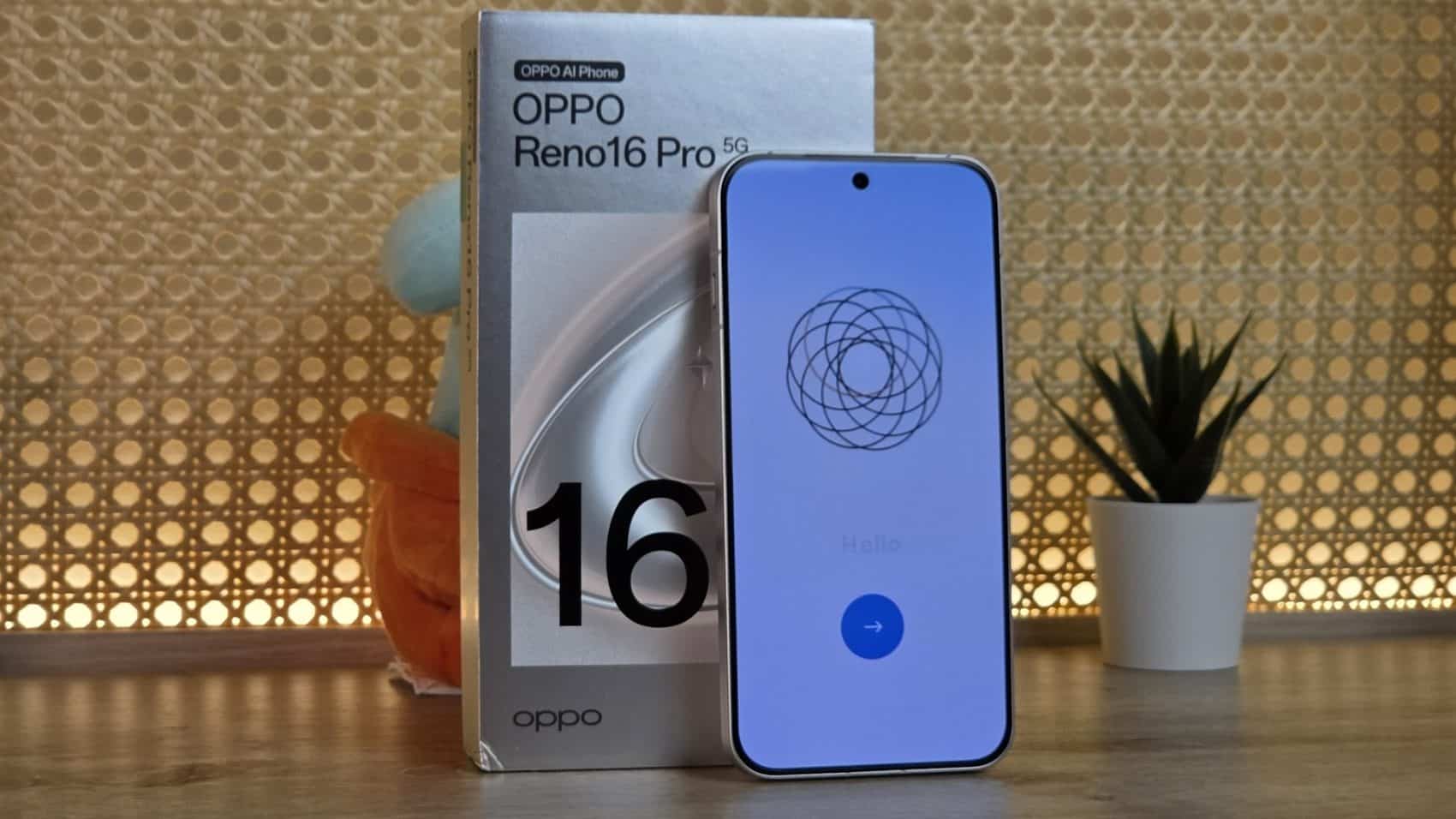 Face avant de l'Oppo Reno 16 Pro 5G avec l'écran allumé et le poinçon central