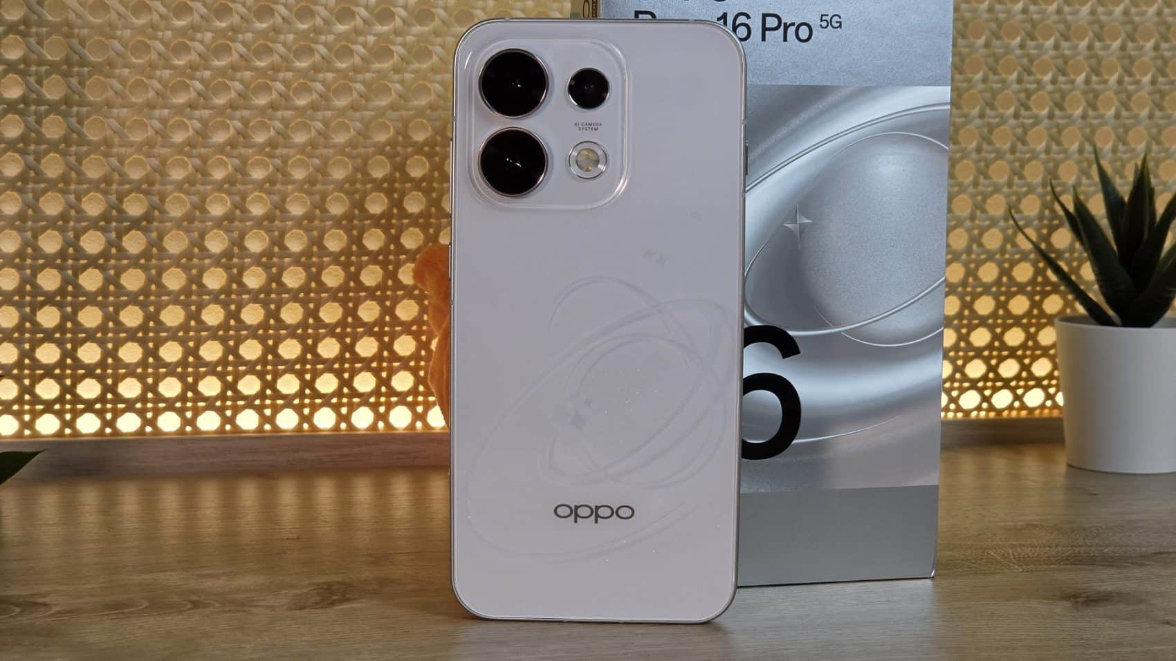 Bloc photo en haut à gauche du dos de l'Oppo Reno 16 Pro 5G