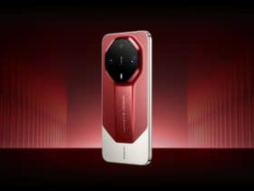 La Huawei Mate 90 RS Ultimate Design en coloris rouge, vue de dos