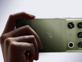 Le Motorola Signature 27, équipé du Snapdragon 8 Elite Extreme Gen 6, vu de dos