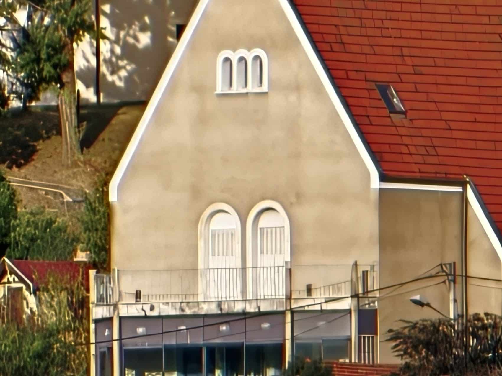 Photo prise avec l’Oppo Find X10 Pro Max : façade de maison à fort grossissement
